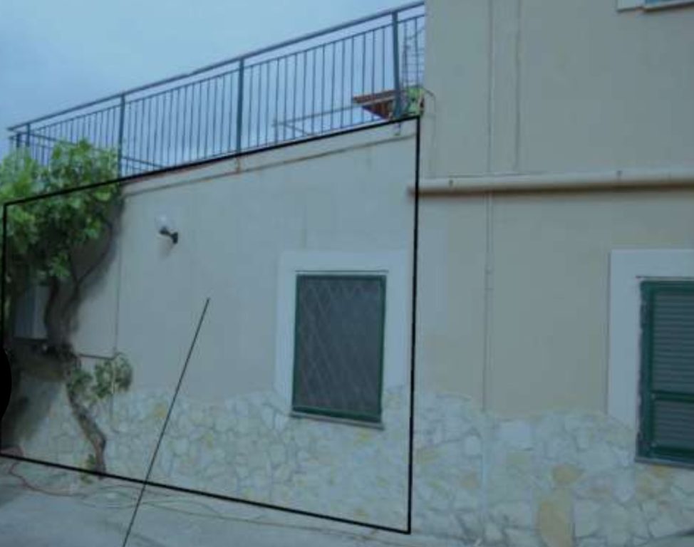 Torre del Greco, demolito manufatto abusivo nel Parco Nazionale del Vesuvio