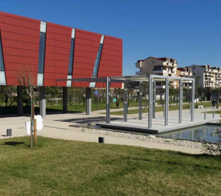 Acerra, mancato femminicidio: 20enne investe l’ex e le sue amiche. “Colpevole” di averlo lasciato