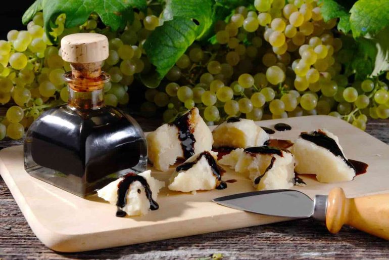 Alla scoperta dell’aceto balsamico di Modena: storia, gusto e tradizione