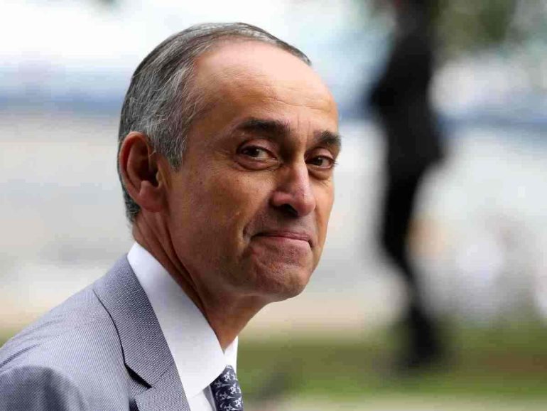 Capri, la rapina choc ripresa dalle telecamere: è caccia ai due banditi fuggiti via mare