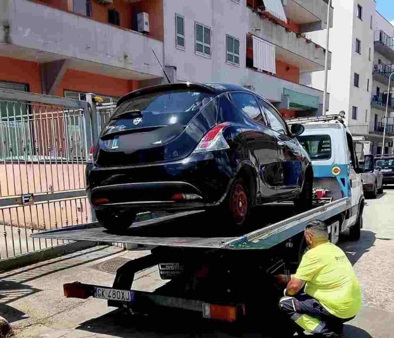 Arzano, auto rubata a Caserta: ritrovata e restituita