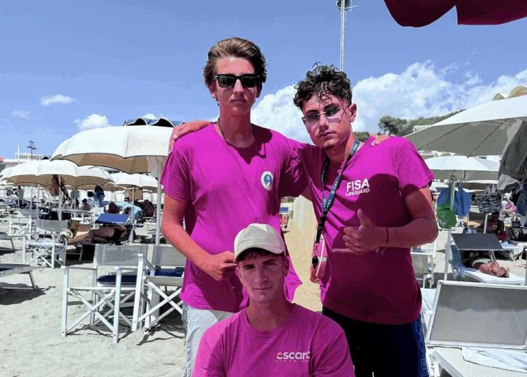 Minturno, bagnini eroi salvano 40enne di Cicciano in balia delle onde