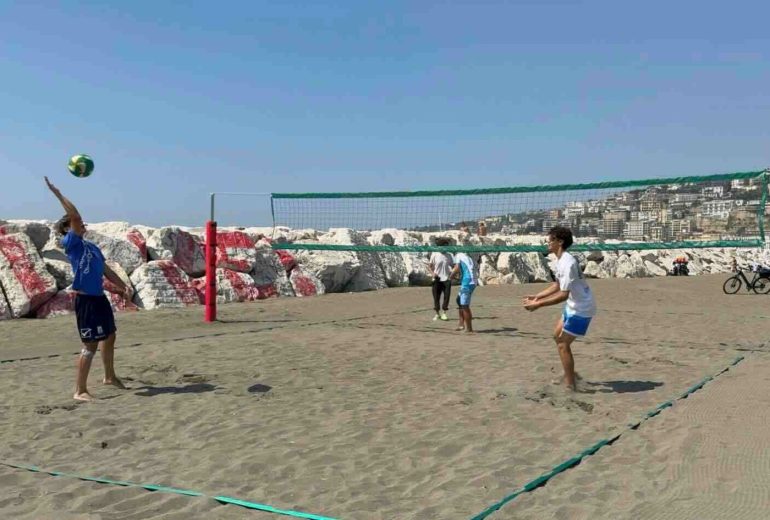 Napoli, inaugurato il nuovo campo di beach e foot volley alla Rotonda Diaz