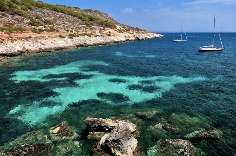 Cala Minnola e Cala Fredda: le due calette più amate di Levanzo a confronto