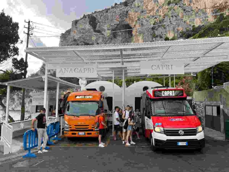 Capri, inaugurato il nuovo terminal Atc a Marina Piccola: servizi più moderni per residenti e turisti