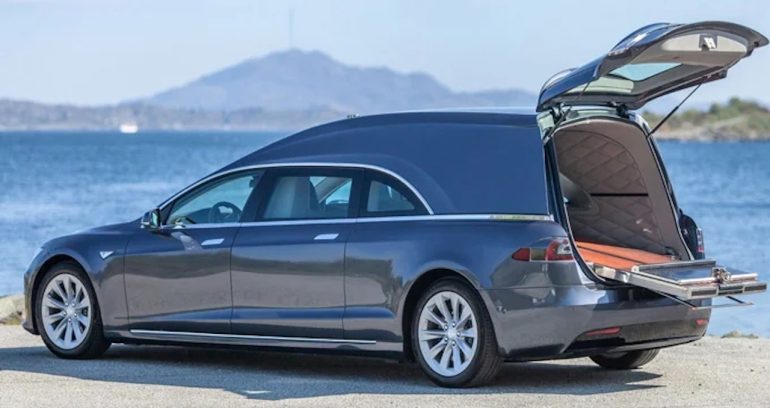 Camorra, il boss Ullero all’impresario funebre: “Ti faccio trovare il morto in auto”