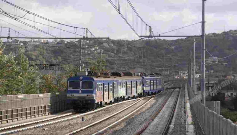 Napoli, frana nei pressi della stazione Pisani della Circumflegrea