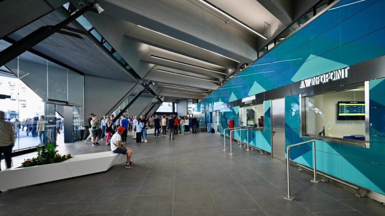 Blackout a Porta Nolana, paralizzata la Circumvesuviana