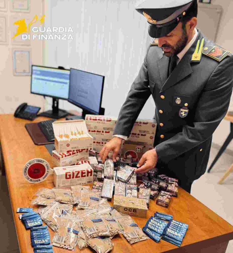 Contrabbando di articoli da fumo, maxi sequestro di cartine e filtri della Finanza a Benevento