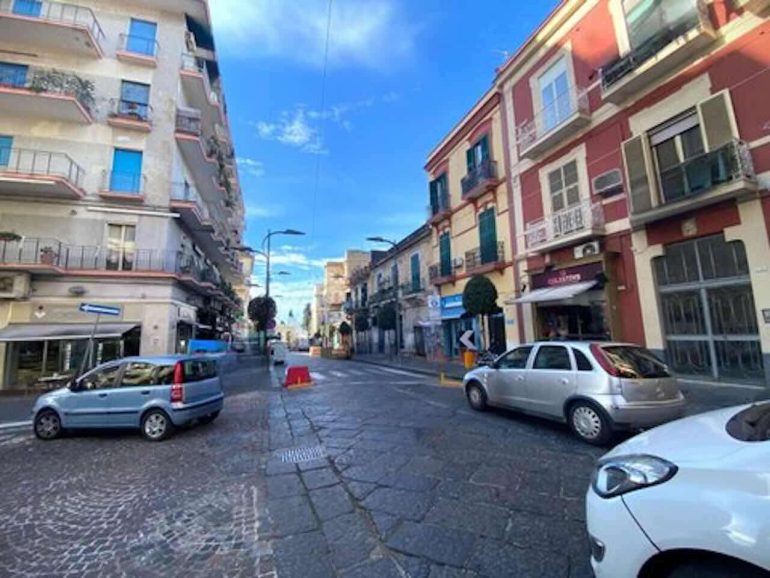 Ercolano, si schianta con lo scooter: muore 27enne