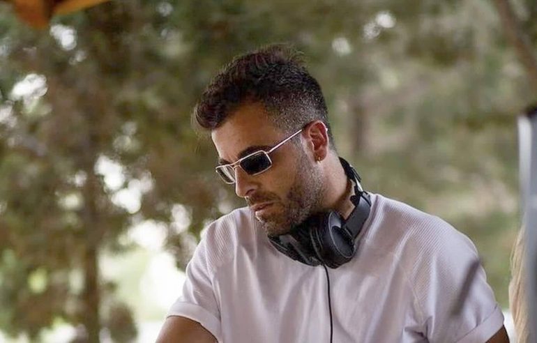 Morte di Dj Godzi, un testimone accusa: “Ho visto gli agenti colpirlo mentre era ammanettato”