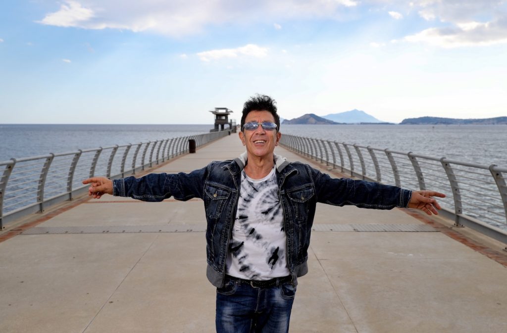 Edoardo Bennato torna live nell’estate 2025 con il tour “Sono Solo Canzonette”