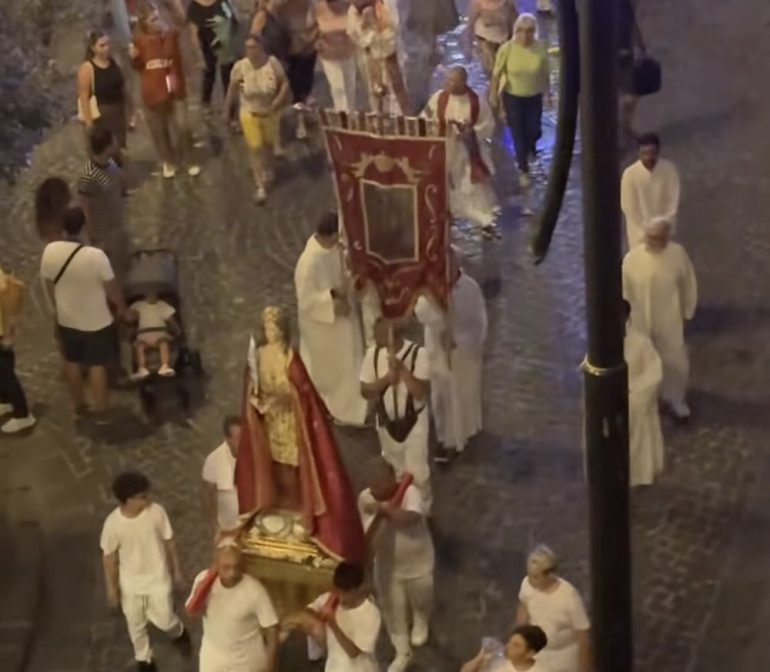 Arzano, l’opposizione contesta la spesa di 72.000 euro per i festeggiamenti patronali di Santa Giustina