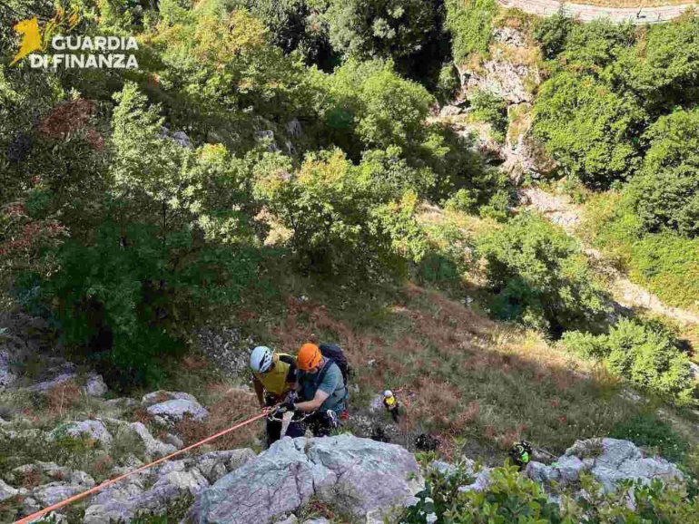 Giovani escursionisti salvati dal buio sul Monte Cervati