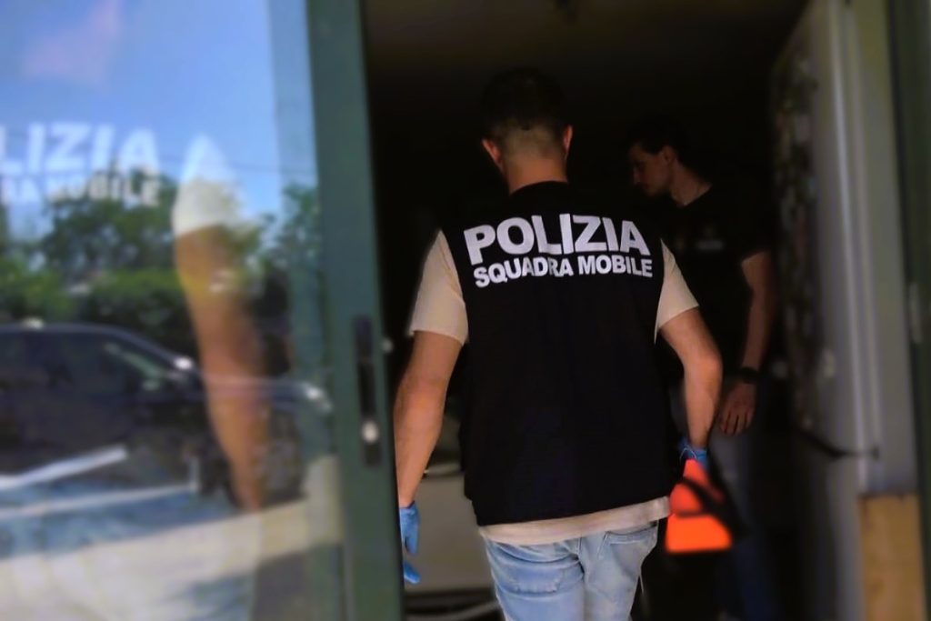 Immigrazione clandestina: 10 arresti per falsi contratti e mazzette