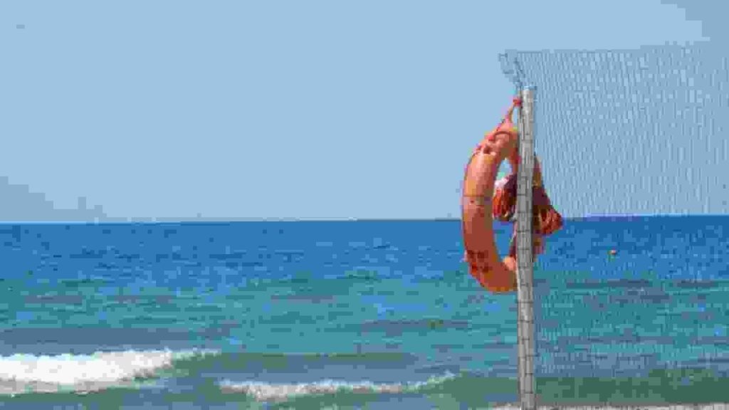 Capaccio-Paestum, si tuffa in mare e muore: tragedia sotto gli occhi dei bagnanti