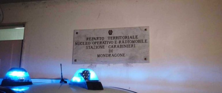 Colpi di fucile contro la casa dell’ex compagna: due arresti a Mondragone