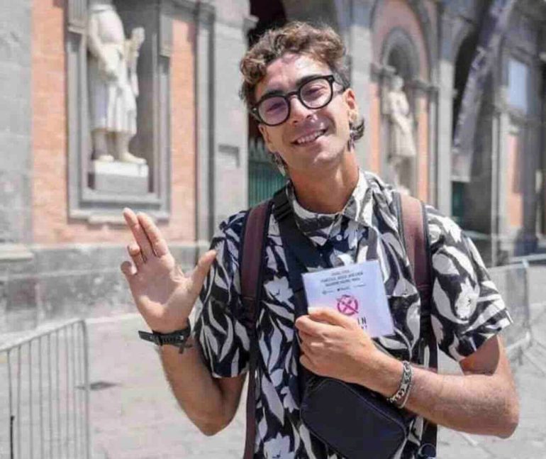 Napoli, artista aggredito in Piazza del Plebiscito