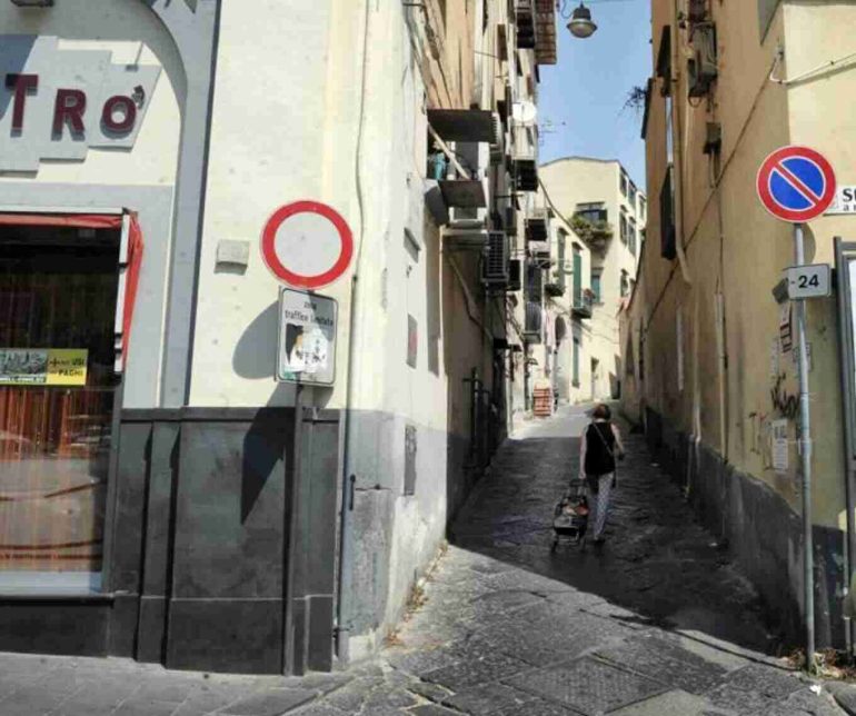 Napoli, rapina violenta a Montesanto: arrestato 43enne