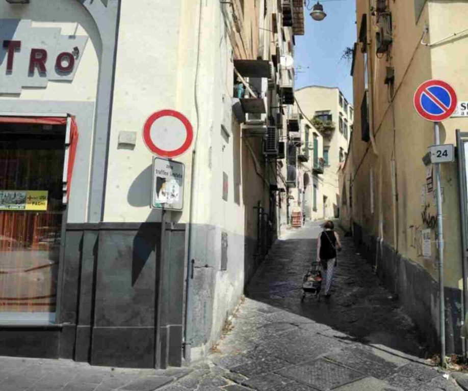 Napoli, rapina violenta a Montesanto: arrestato 43enne