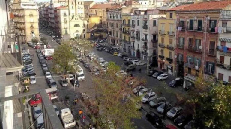 Napoli, pusher in bicicletta “tradito”dal cliente: arrestato