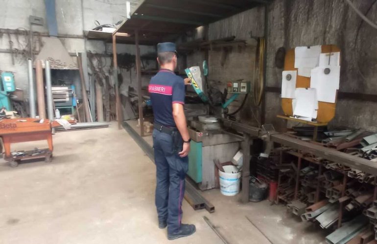 Castellammare, sequestrata officina abusiva