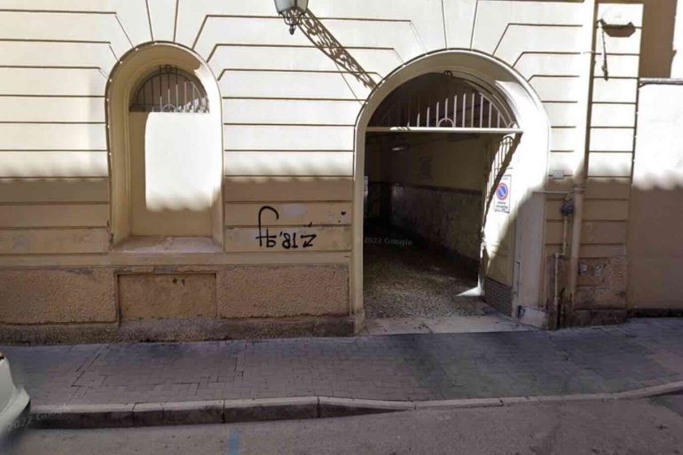 Caserta, 15enne pestato per lo scooter nel parcheggio dell’oratorio