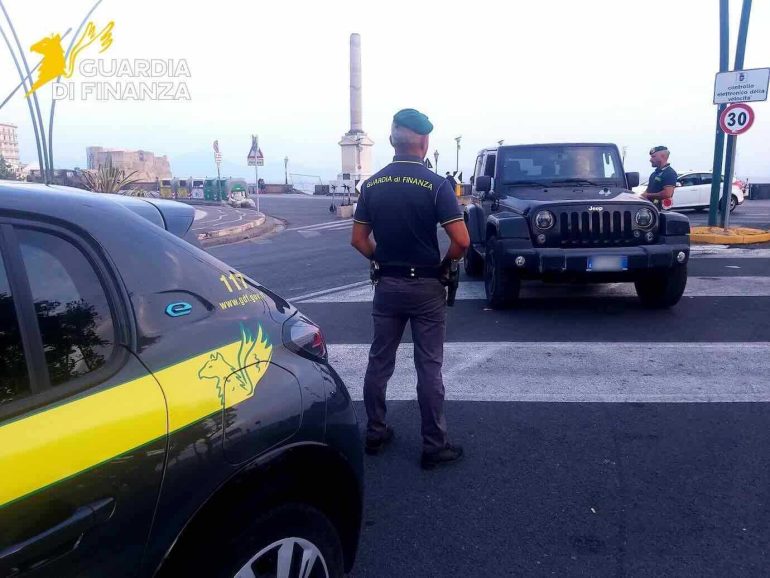 Napoli, controlli su garage e parcheggiatori abusivi: 30 denunce