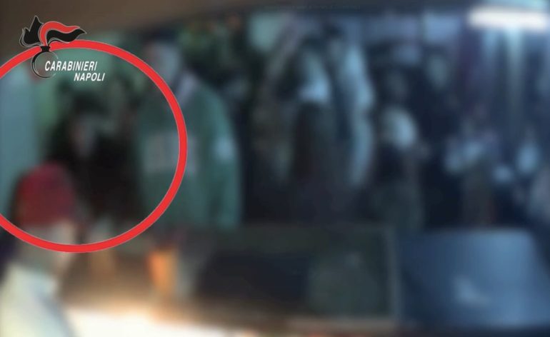 Napoli, lite e spari a Chiaia per una fila nel bagno: altri tre arresti