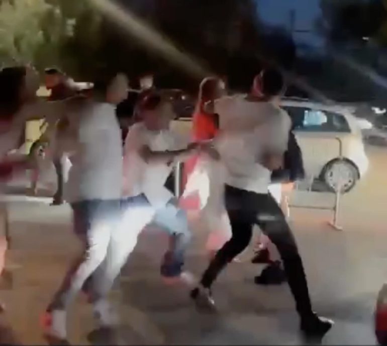 Movida violenta a Bagnoli, spunta una pistola per uno sguardo