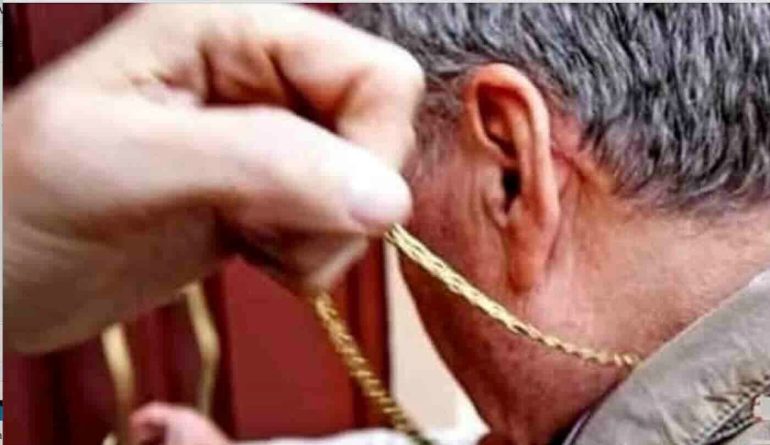 Salerno, strappa una collana durante un concerto in piazza: arrestato 