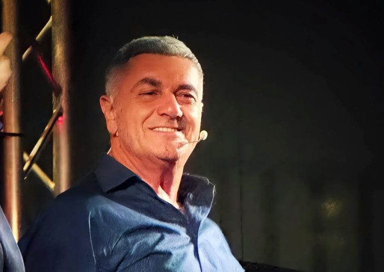Arena San Sebastiano: stasera lo show di Simone Schettino
