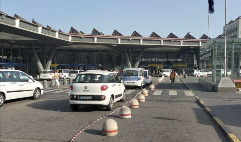 Napoli, lo sfogo dei tassisti: “Penalizzati da traffico e disorganizzazione”