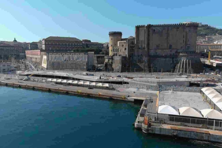 Napoli, arrestato “corriere-mulo”: aveva 10 ovuli nel retto