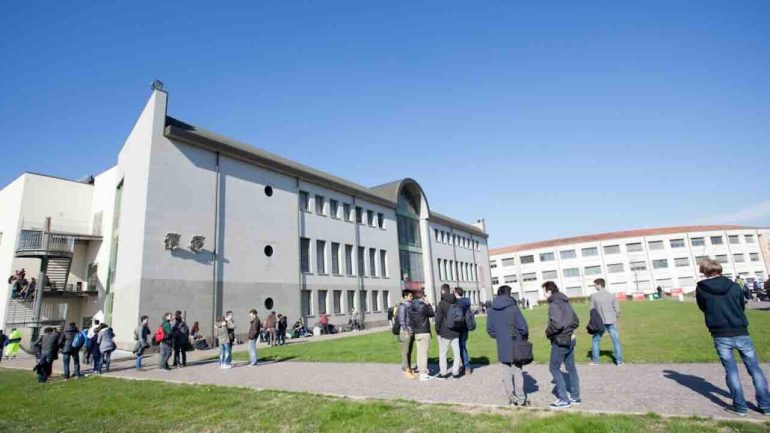 West Nile, cresce la preoccupazione: la Federico II scende in campo con i suoi ricercatori
