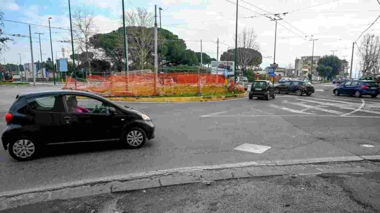 Napoli, guardia giurata muore in un incidente stradale al Viale Maddalena