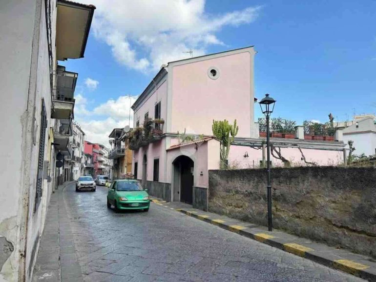 Pomigliano, picchiato a morte e lasciato in strada senza vita