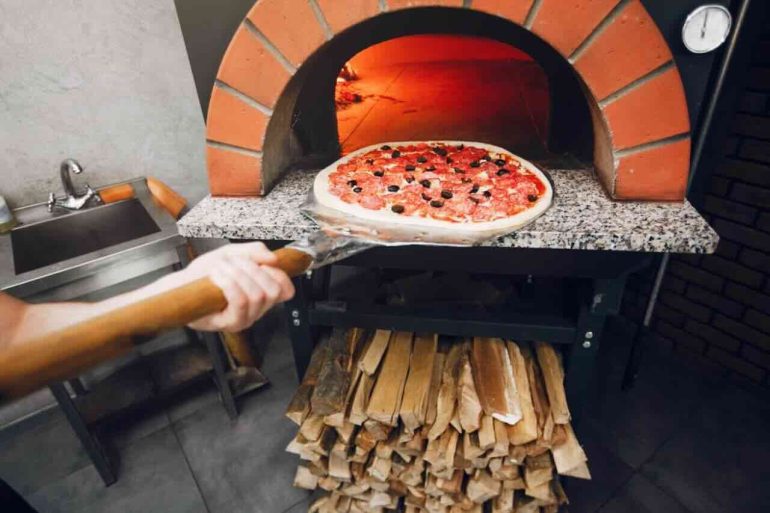 Pomigliano, lavoravano in nero mentre percepivano Naspi e pensione: denunciati
