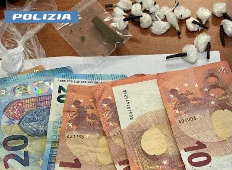 Afragola, la polizia cattura il pusher itinerante