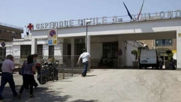 Aggressione al Pronto Soccorso di Giugliano: medico minacciato e ferito da un paziente