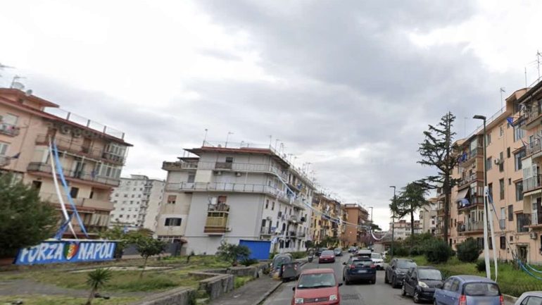 Camorra, stesa al rione Villa: segnali di guerra tra i Rinaldi e il clan di “o’ Pirata”