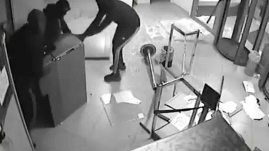 Caserta, il coraggio degli agenti dietro la cattura in Bosnia dei banditi violenti