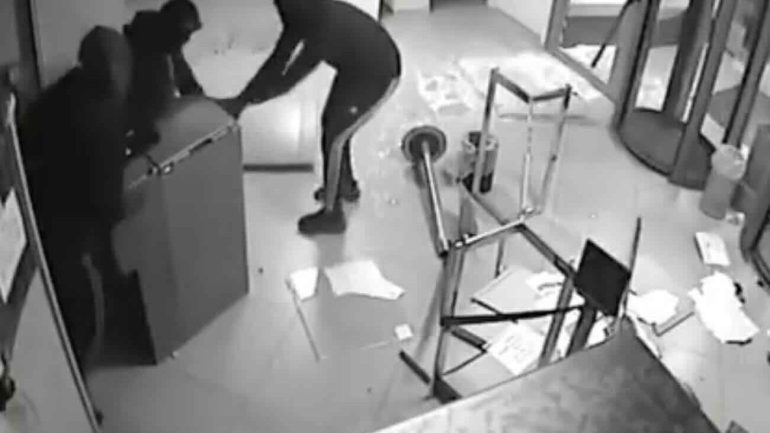 Caserta, il coraggio degli agenti dietro la cattura in Bosnia dei banditi violenti