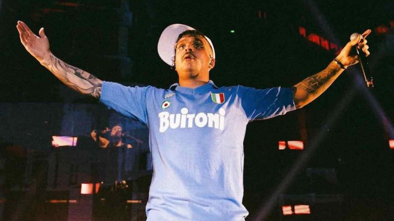 Caso Napoli-Decibel Bellini: bufera social su Geolier e la sua società