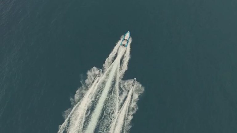 Castellammare, in 8 fuggono su un gommone e poi aggrediscono gli agenti