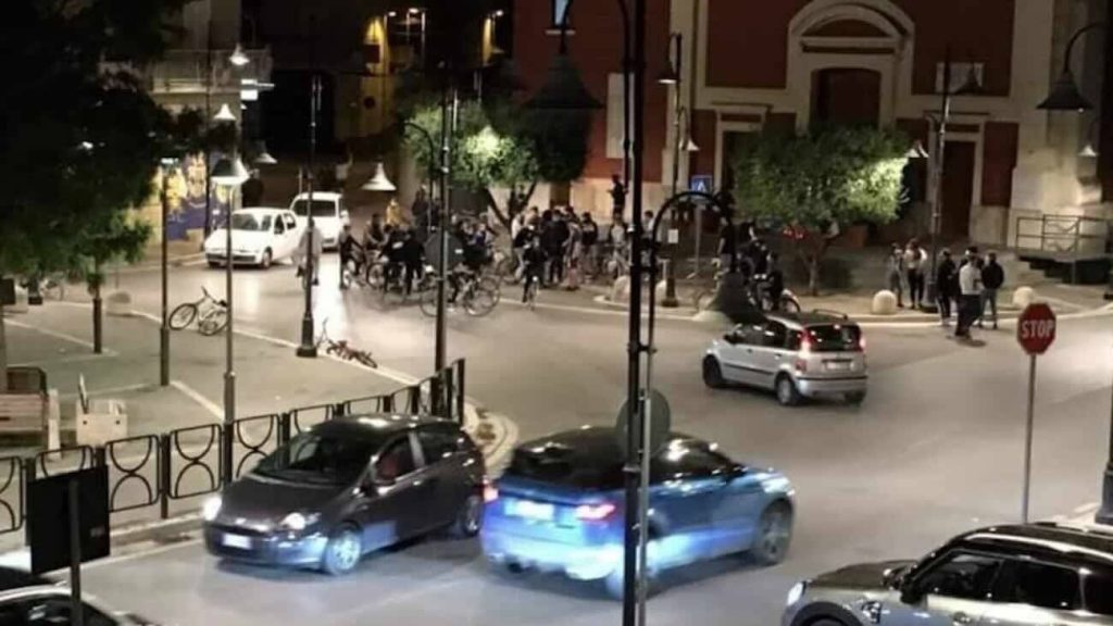 Coprifuoco per i minorenni a Casal di Principe: il sindaco vieta la strada agli under 14 di notte