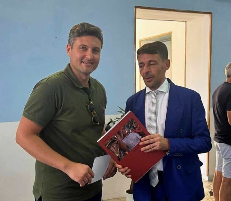 Festa dei Gigli Brusciano 2025: il sindaco di Casavatore,  Fabrizio Celaj fa visita al primo cittadino Romano.