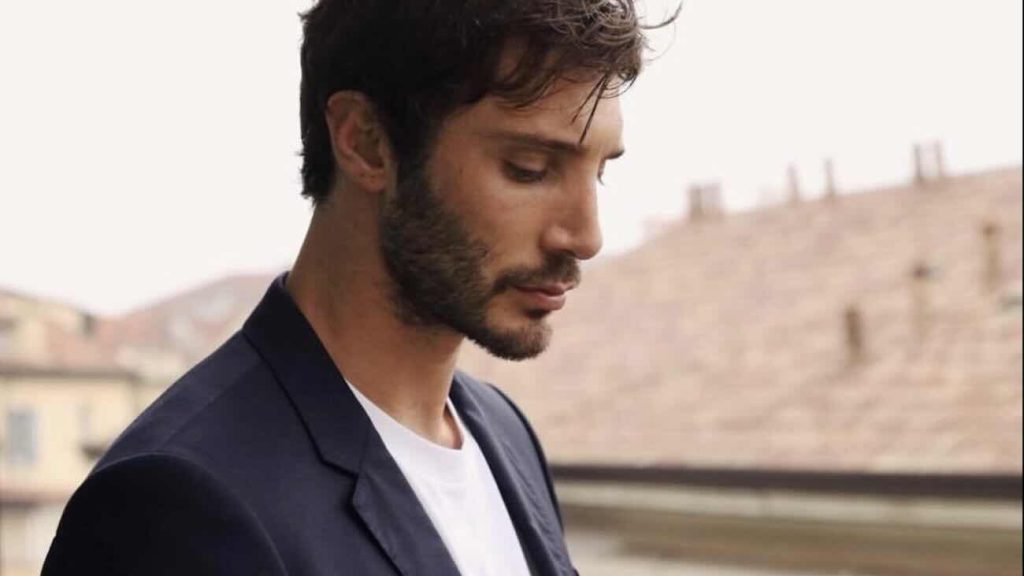 Inchiesta sul video intimo di Stefano De Martino: sospetti su un impiantista