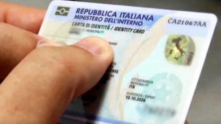 Ischia, arrestata coppia con documenti falsi: “Restiamo in albergo ai domiciliari, ci troviamo bene”