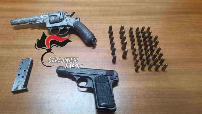 Lettere e Gragnano, armi da guerra e violenza in famiglia: doppio intervento dei Carabinieri nell’area stabiese